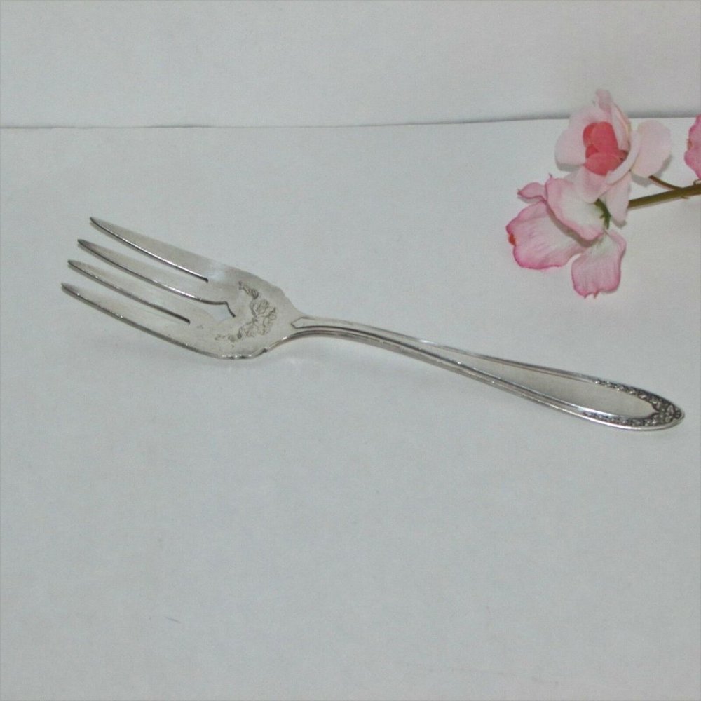Antique Serving Fork Silverplate Oneida Bridal Wreath 1915 Vintage Cottagecore